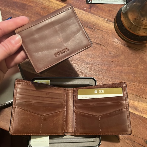 Brown leather Fossil Wallet with RFID protection - Picture 8 of 8